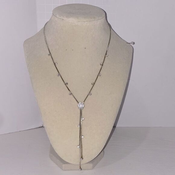 Elegant Silver Tone Necklace with Rhinestone Accents Floral Shaped Rhinestone - Picture 1 of 7